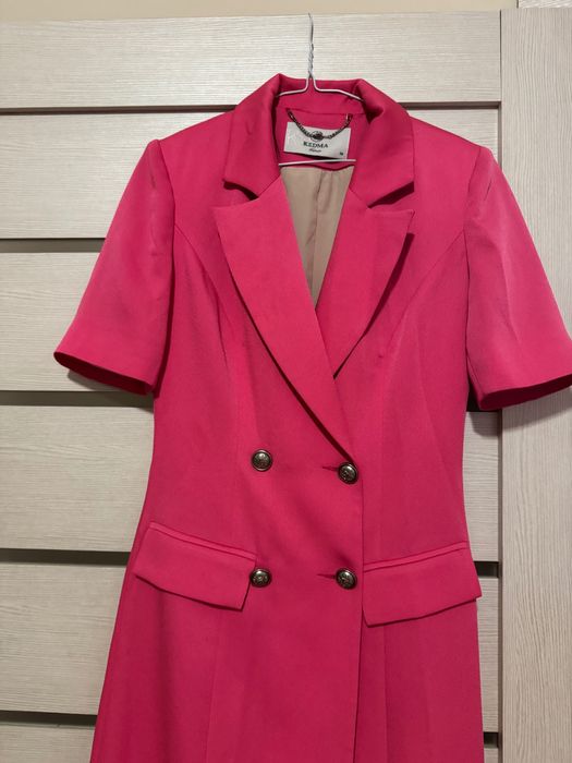 Плаття-піджак рожевого кольору