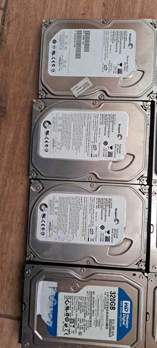 Various 3.5" HDDs447155960818575364