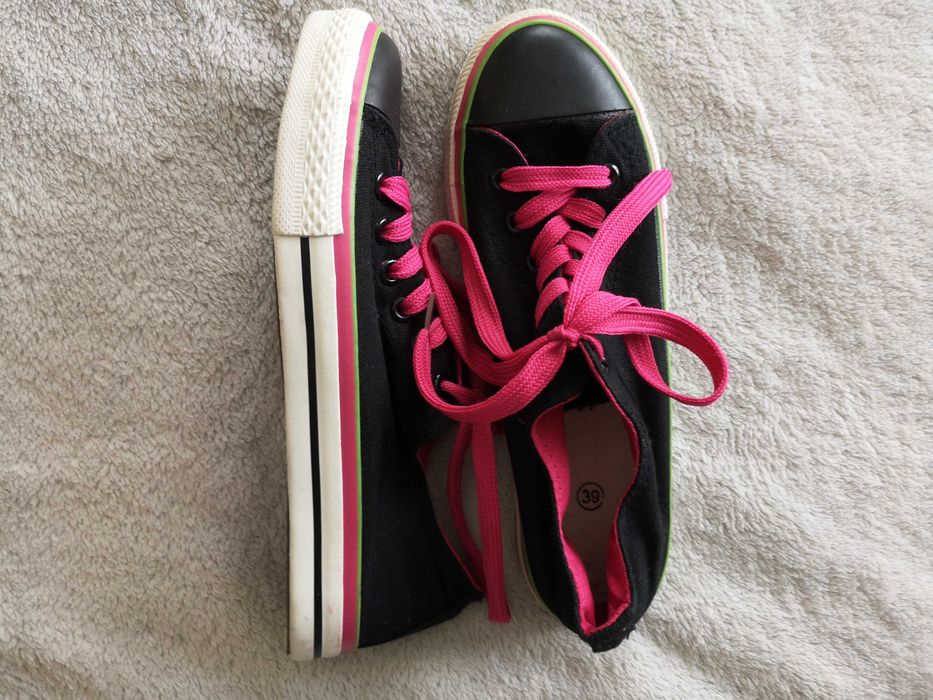 Czarne kolorowe buty sportowe trampki 39