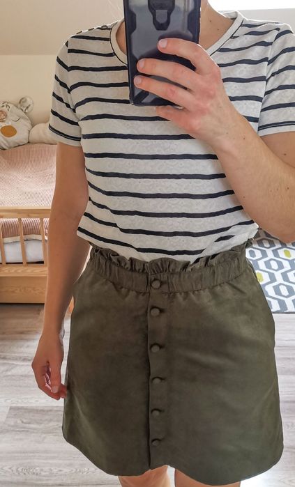 Spódnica khaki na guziki HM M