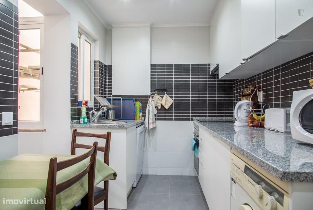 Quarto - localizado em Entrecampos Lisbon