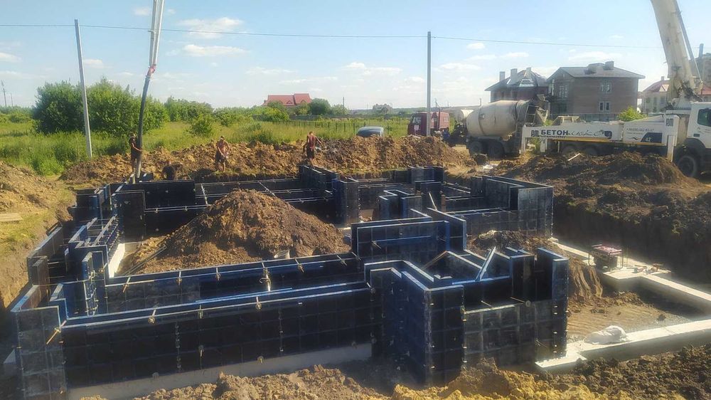 Стрічкові, стовчасті, пальові фундаменти Львів. Будівництво фундаменту