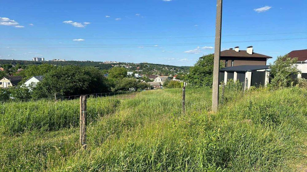 Продаж ділянки 10 соток  під забудову. с.Хотів, вул.Молодіжна.