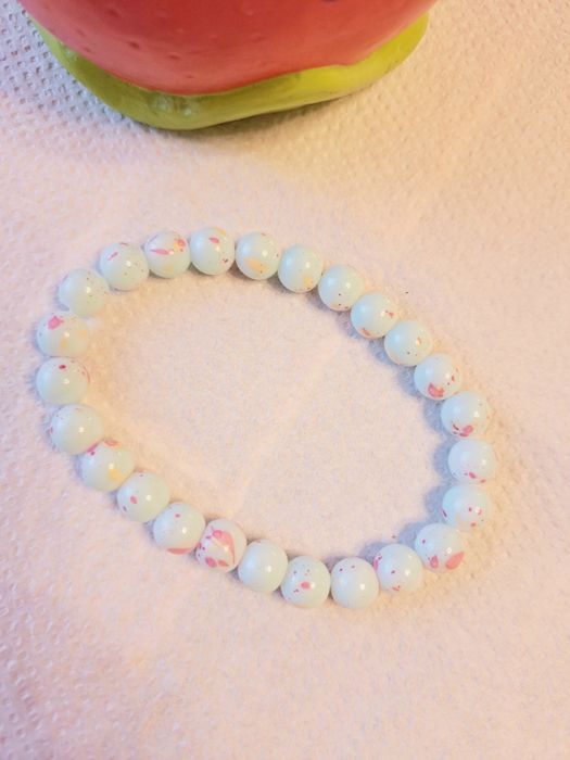 Bransoletka damska z naturalnych koralików.