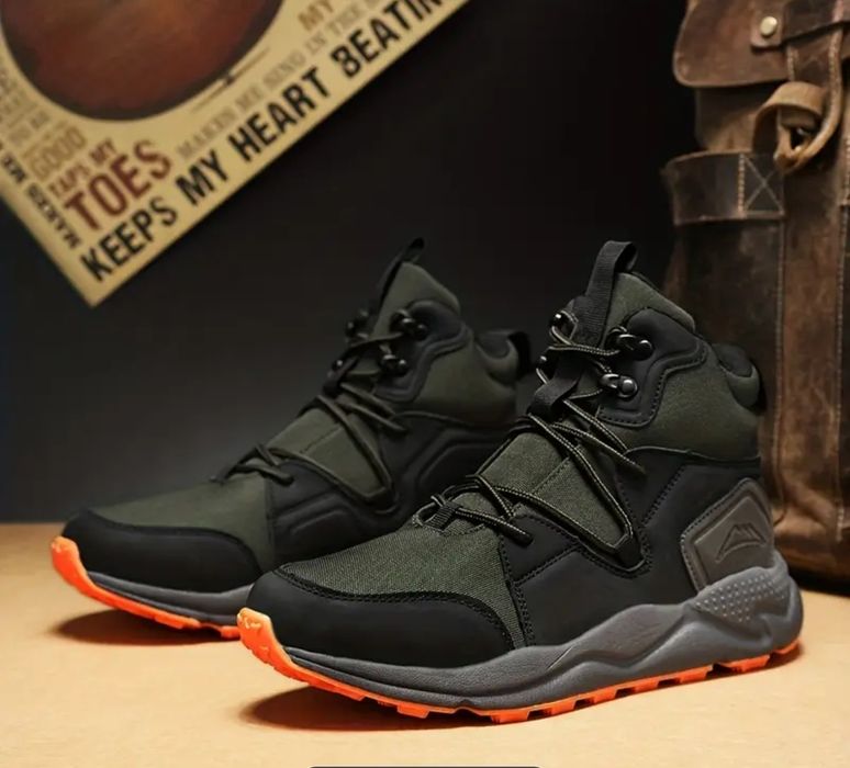 Кросівки чоловічі туристичні