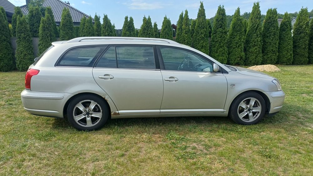 Sprzedam Toyotę Avensis