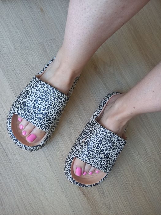 Klapki w panterkę damskie 36 - 37