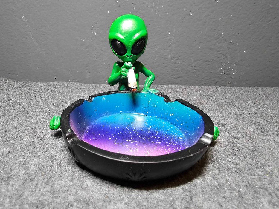 Popielniczka alien z jointem