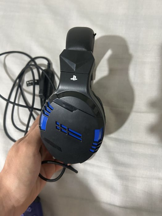 PS5 Bundle (Consola com Leitor) + Headset + Comando Branco/Roxo (Negociável) Preço: €400 (Negociável)