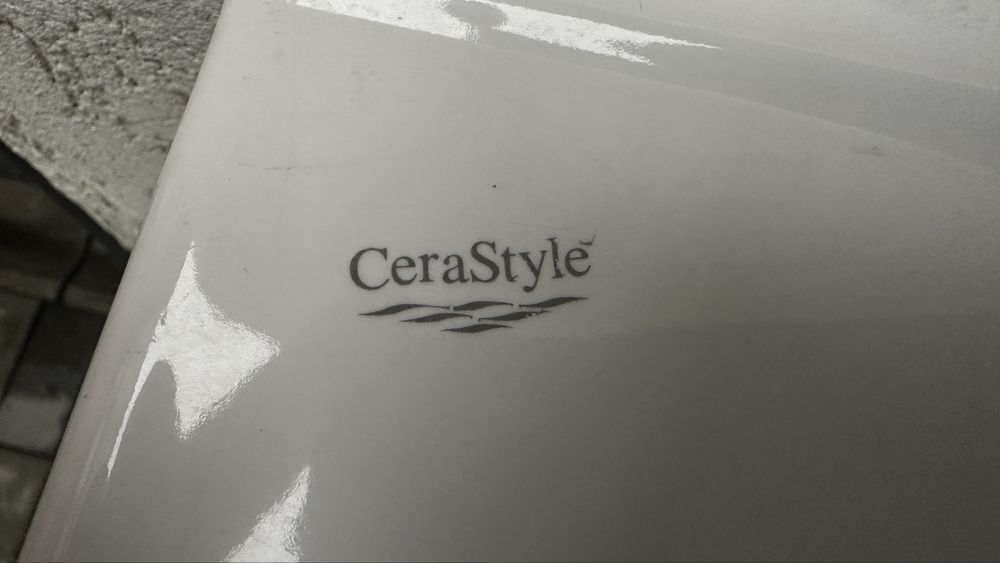 Умивальник з тумбою.