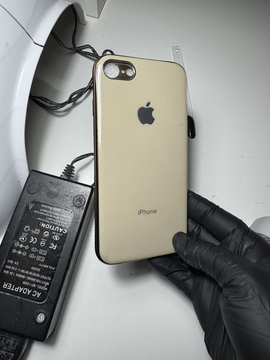 Чехол на iPhone SE