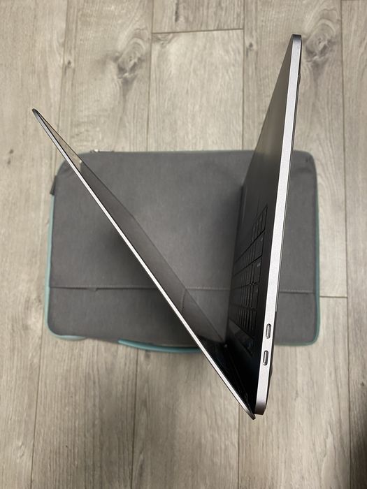 MacBook Pro 15” 2018 i7/16GB/500GB + Apple Magic Mouse 2