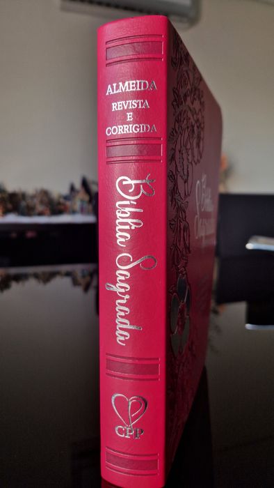 Bíblia da Mulher Cristã Floral Dália Pink