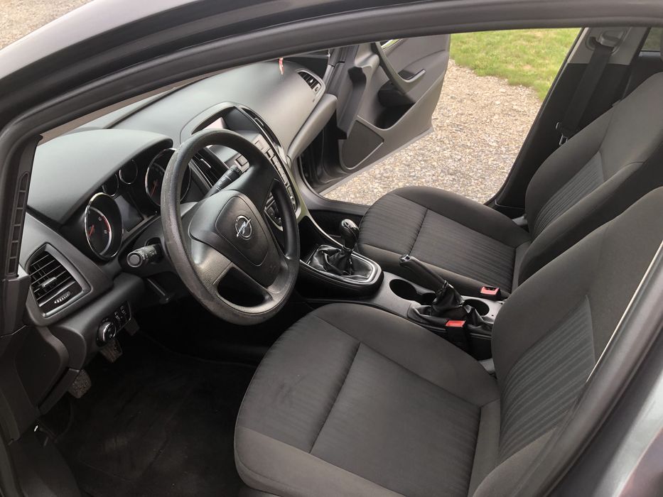 Sprzedam Opel Astra 2011 SPROWADZONY