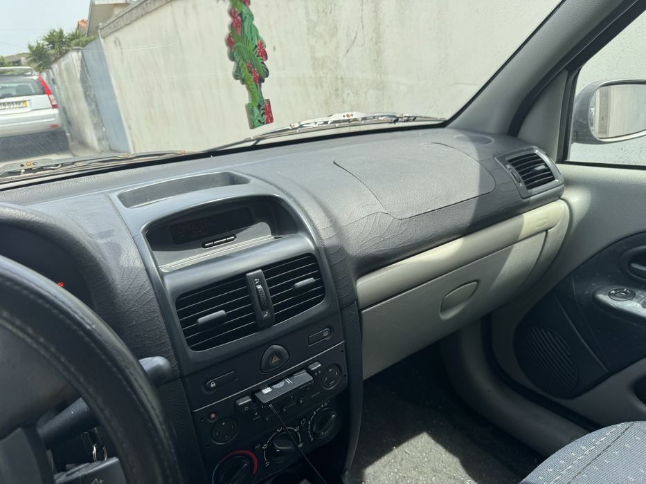 Renault Clio a disel de 5 portas 1.5 DCI