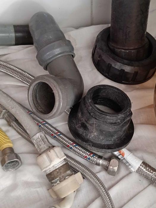 Grande conjunto de canalização e pichelaria