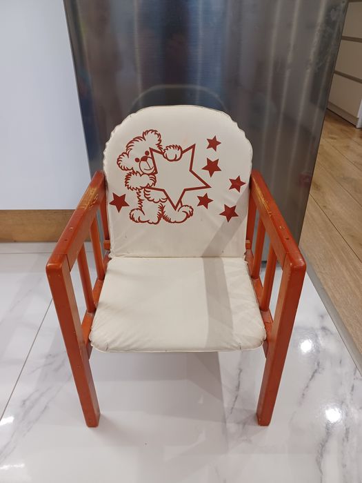 Drewniany fotelik dziecięcy