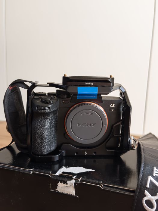 Sony a7IV + Cage SmallRig e Extras