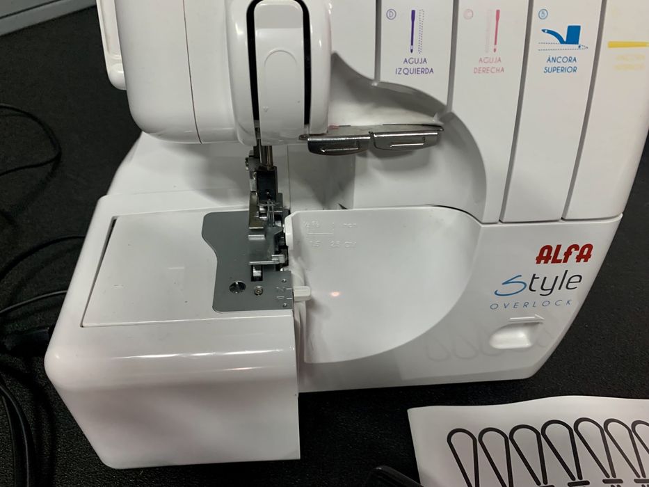 Combo Alfa Máquina de Coser Style 40 + Overlock 8708