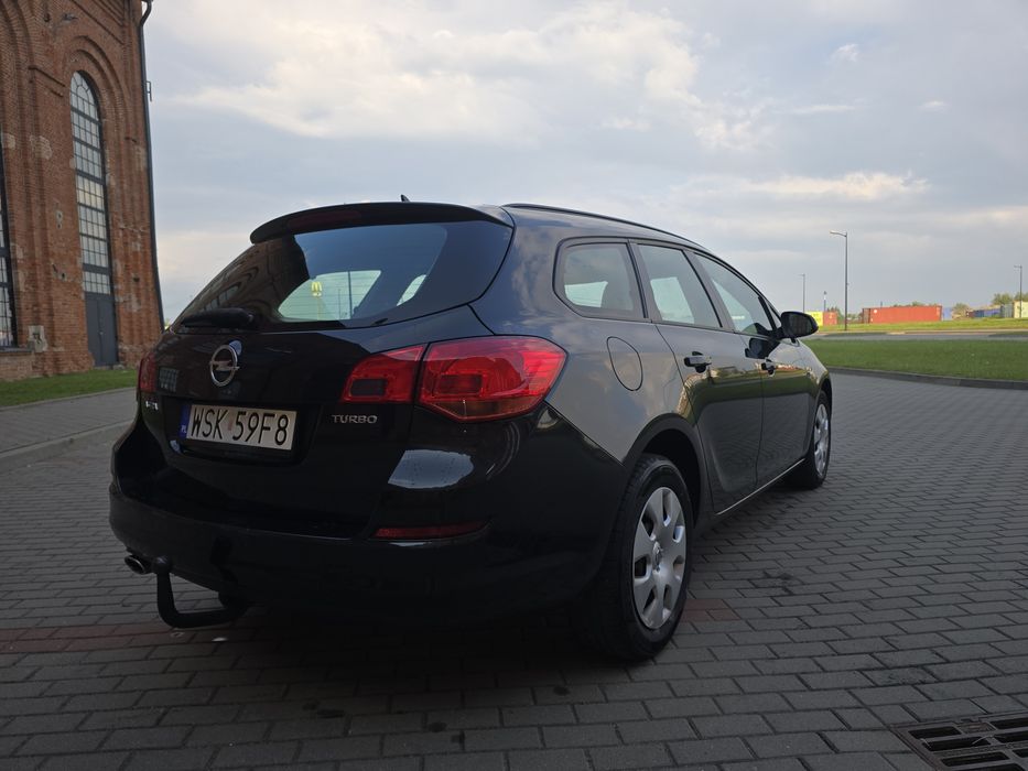 Opel Astra J 1.4 turbo 2011 rok kombi
