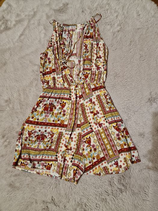 Krótki kombinezon H&M wzór wiązany odkryte plecy na ramiączkach