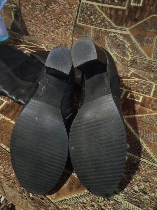 Продам осінні чоботи