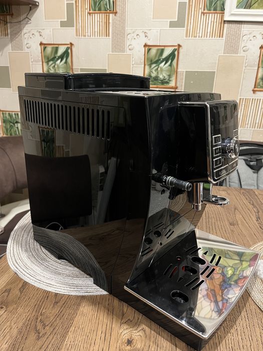 НЕ ВМИКАЄТЬСЯ Продам кавоварку делонгі. Кавомашина Delonghi ecam25.457