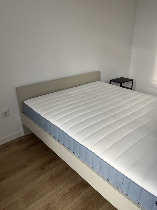 Cama do Ikea com 140cm largura