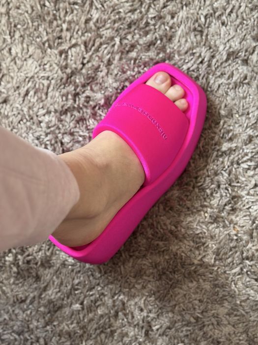 Шльопанці на платформі Аexander Wang