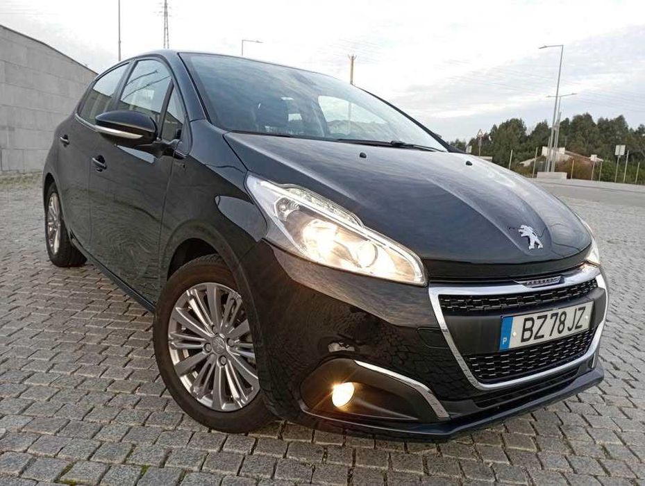 Peugeot 208 Signature 2019
