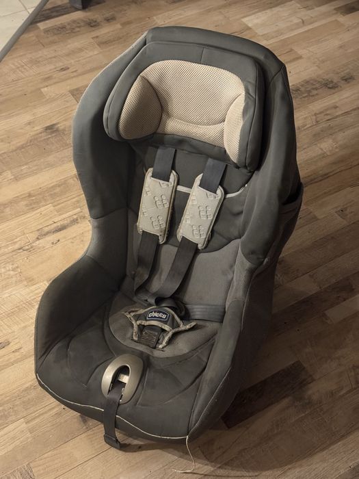 Дитяче автокрісло Chicco 9-16 кг