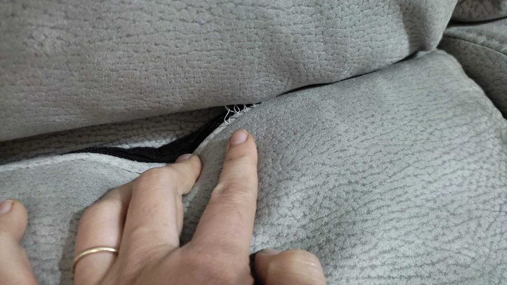 Sofás confortáveis com apoio para as pernas, 3 e 1 lugar.