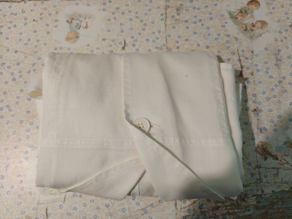 Vendo a roupa mulheres branca e bom estado