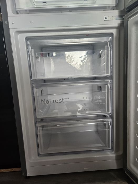 Lodówka Bosch Serie 6 KGN39LBCF czarne szkło