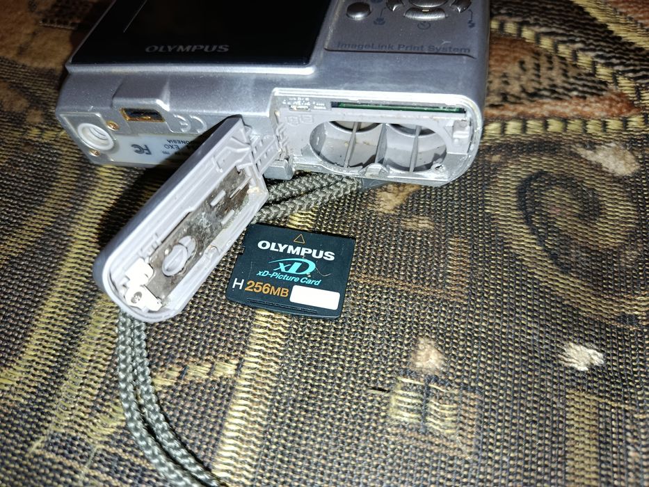 Продам фотоаппарат Olympus FE-130