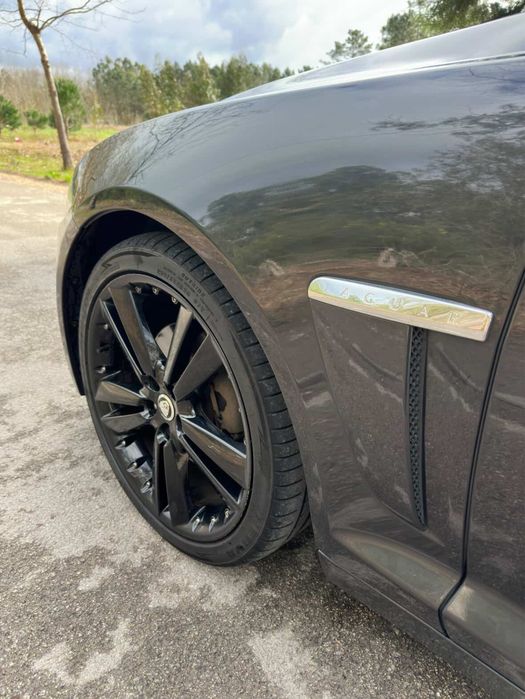 Jaguar XF Black edition