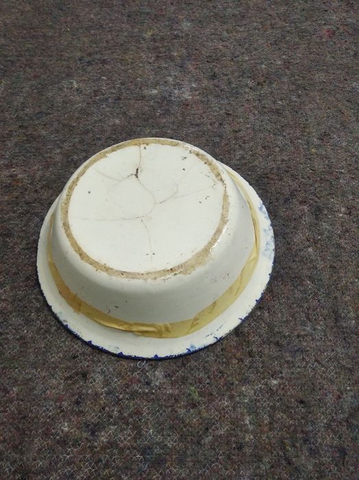 Bacia antiga em faiança