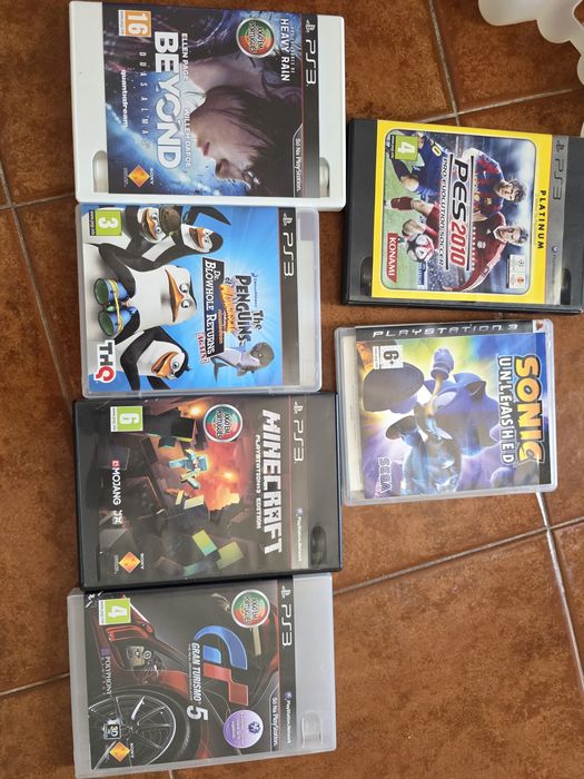PS3 com jogos e portais e um comando