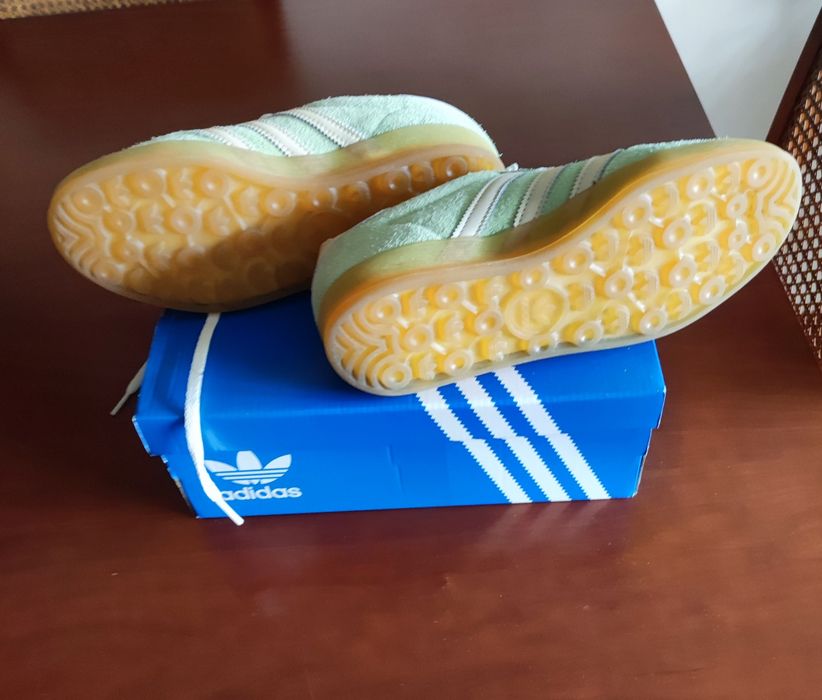 Tênis Adidas, modelo Gazelle