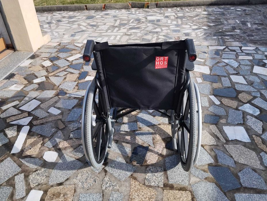 Cadeira de rodas nova