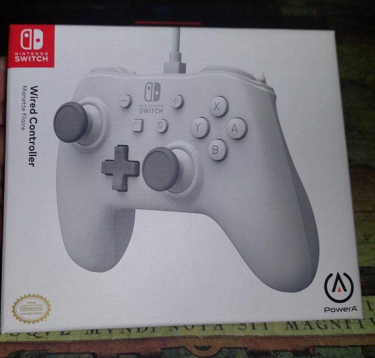 Comando com Fios Nintendo Switch Branco Selado