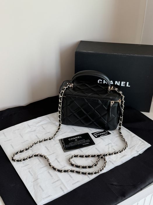 Nowa torebka Chanel kuferek czarny