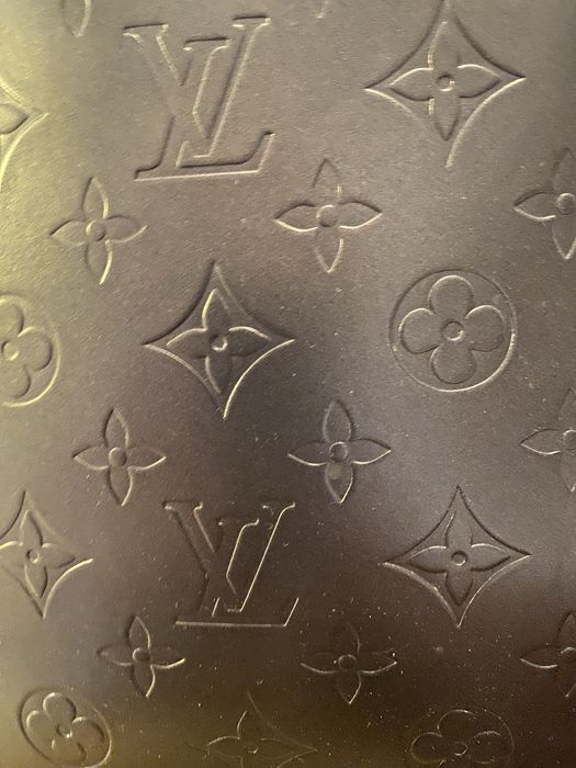 Malara luiz Vitton em pele