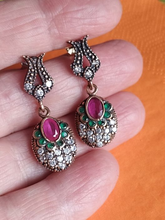 Biżuteria srebrna w próbie 925, kamieniami