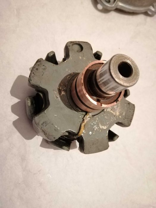 №60.ХОРОШИЙ-Генератор 12 вольт ЯВА/JAWA 638 Made in Czechoslovakia.