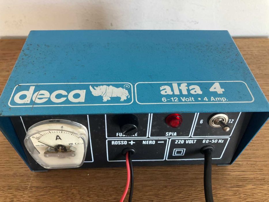 Carregador de baterias Deca Alfa 4 em muito bom estado