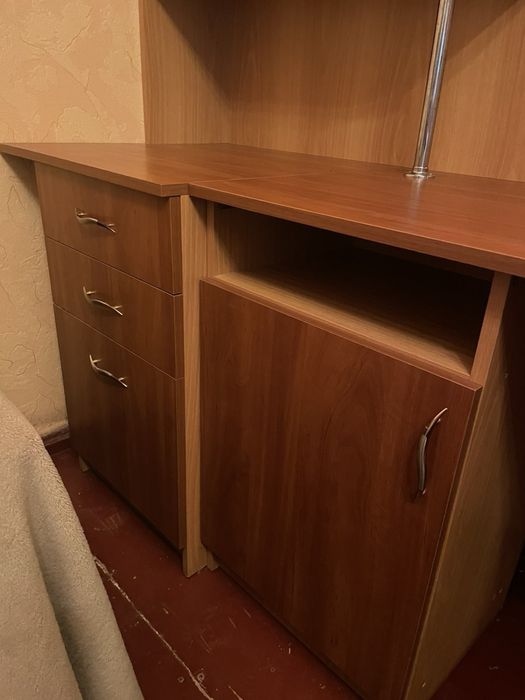 Продам свою стенку / уголок / стол для учебы, работы