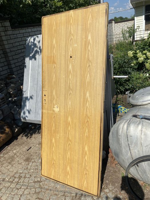 Дверь деревянная