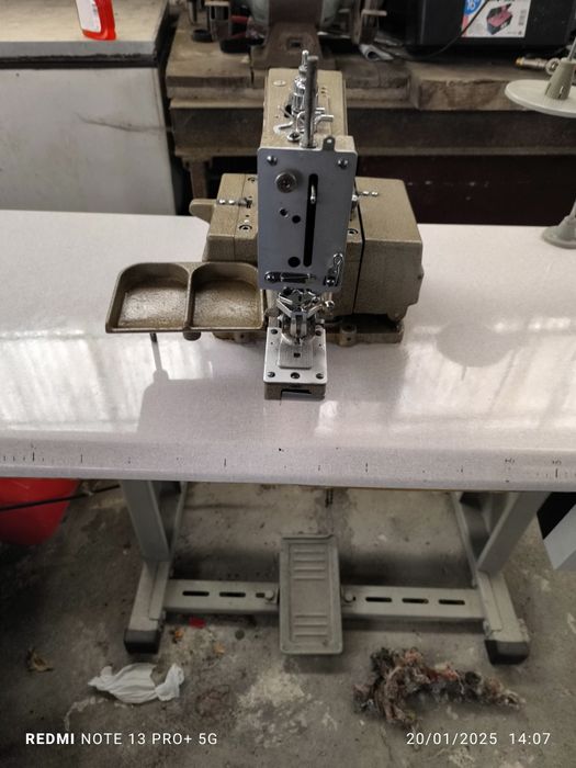 Máquina de pregar botões industrial trifásica