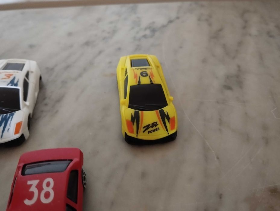 Lote de carros colecionáveis.